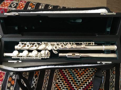 Azumi AZ2000 Flute Used Like New